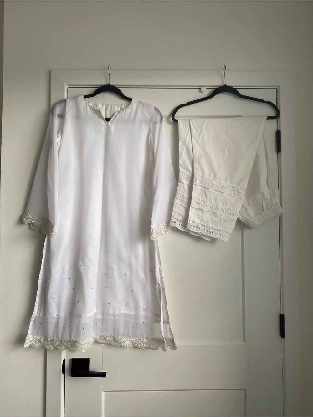 Pakistani/indian ready to wear Handmade White Shalwar Kameez outfit For Sale